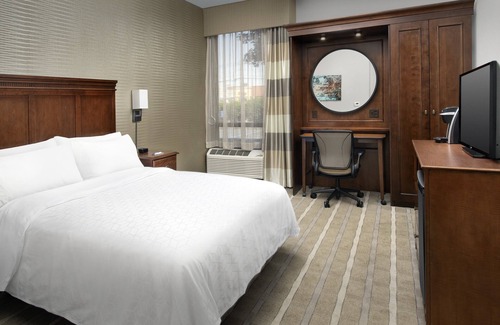 Woburn Hotel | Holiday Inn Express Boston North-Woburn by IHG