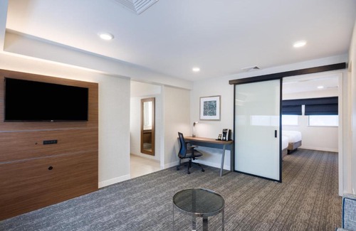 Piety Corner Hotel | Holiday Inn Express Boston-Waltham by IHG