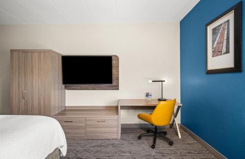 Woburn Hotel | Holiday Inn Express Boston North-Woburn by IHG