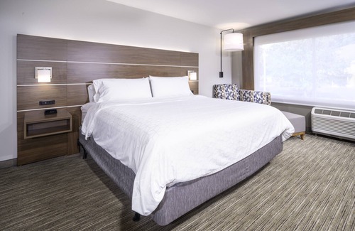 Brevard Hotel | Holiday Inn Express Brevard City Center by IHG