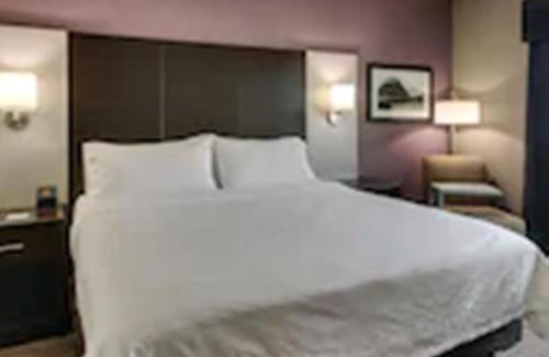 Cheektowaga Hotel | Holiday Inn Express Cheektowaga North East by IHG