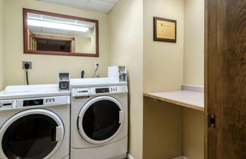 Fall River Hotel | Holiday Inn Express - Fall River North