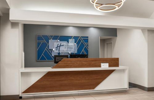 Raisin Hotel | Holiday Inn Express Fresno River Park Highway 41 by IHG