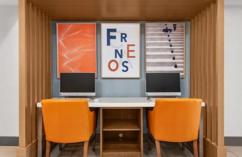 Raisin Hotel | Holiday Inn Express Fresno River Park Highway 41 by IHG