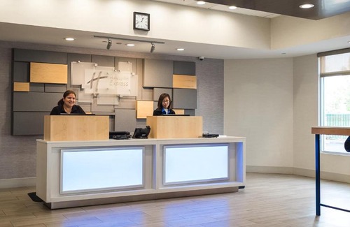 Northwest Anaheim Hotel | Holiday Inn Express Fullerton-Anaheim by IHG