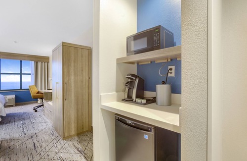 Gulfport Hotel | Holiday Inn Express Gulfport Beach by IHG