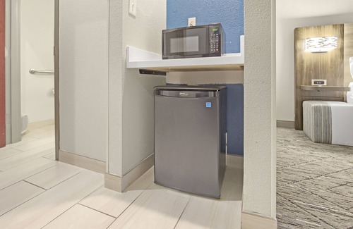 Gulfport Hotel | Holiday Inn Express Gulfport Beach by IHG