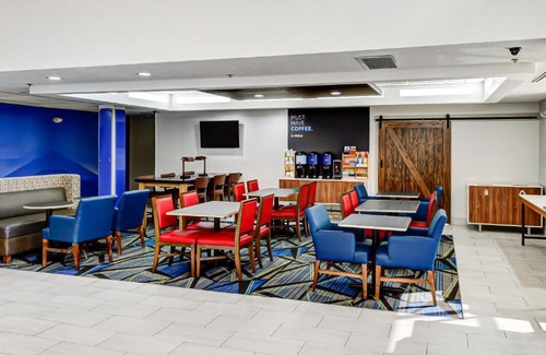 Hillsborough Hotel | Holiday Inn Express Hillsborough-Durham Area by IHG