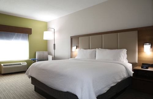 Albuquerque Hotel | Holiday Inn Express Hotel & Suites Albuquerque Airport by IHG