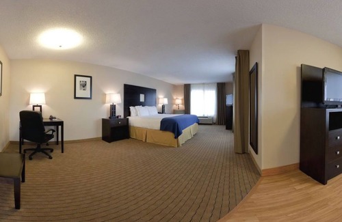 Albuquerque Hotel | Holiday Inn Express Hotel & Suites Albuquerque Airport by IHG