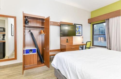 Pigeon Forge Resort | Holiday Inn Express Hotel & Suites Pigeon Forge by IHG