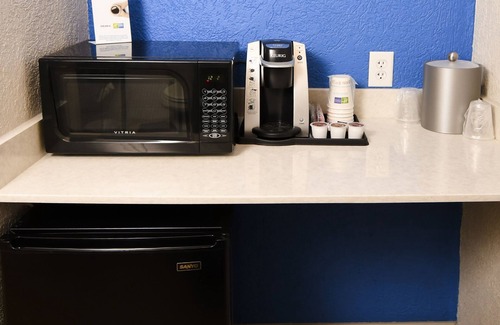 Gypsum Hotel | Holiday Inn Express Hotel & Stes Port Clinton-Catawba Island by IHG