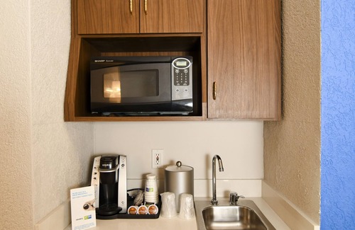 Gypsum Hotel | Holiday Inn Express Hotel & Stes Port Clinton-Catawba Island by IHG
