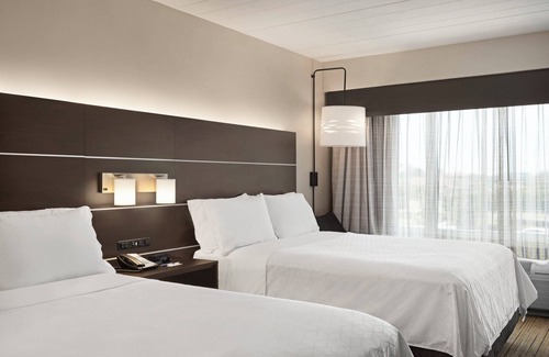 The Forum Hotel | Holiday Inn Express Hotel & Suites Fort Myers East - The Forum by IHG