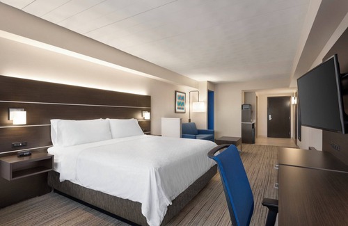 The Forum Hotel | Holiday Inn Express Hotel & Suites Fort Myers East - The Forum by IHG