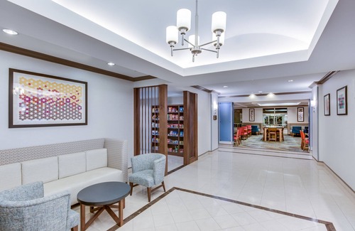 Hellertown Hotel | Holiday Inn Express Hotel & Suites Bethlehem by IHG