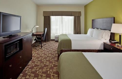 South Kansas City Hotel | Holiday Inn Express Hotel & Suites Kansas City Sports Complex by IHG