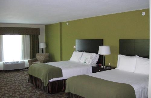 South Kansas City Hotel | Holiday Inn Express Hotel & Suites Kansas City Sports Complex by IHG