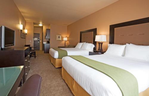 Lake Hallie Hotel | Holiday Inn Express Hotel & Suites Eau Claire North by IHG