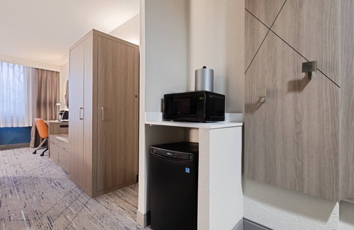 Plantation Hotel | Holiday Inn Express Hotel & Suites Ft. Lauderdale-Plantation by IHG