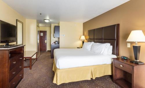 Flemington Hotel | Holiday Inn Express Hotel & Suites Hinesville by IHG