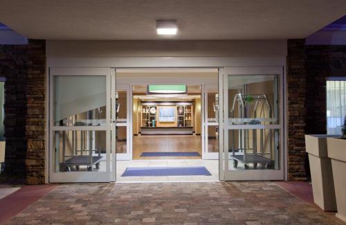 Huntsville Hotel | Holiday Inn Express Hotel & Suites Huntsville West - Research Park by IHG