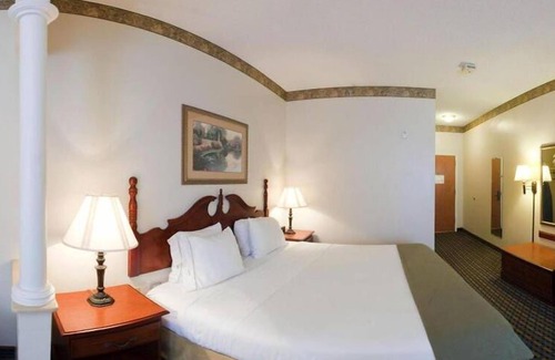 Laurinburg Hotel | Holiday Inn Express Hotel & Suites Laurinburg by IHG