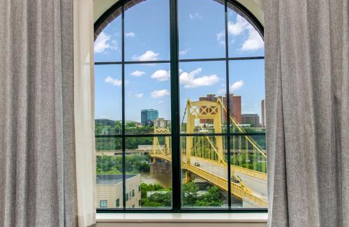 South Side Flats Hotel | Holiday Inn Express Hotel & Suites Pittsburgh-South Side by IHG