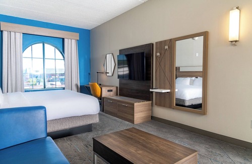 South Side Flats Hotel | Holiday Inn Express Hotel & Suites Pittsburgh-South Side by IHG