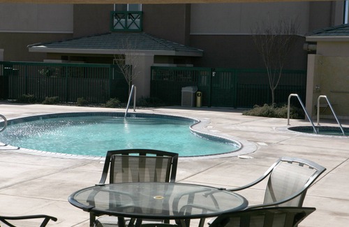 Tehachapi Hotel | Holiday Inn Express Hotel & Suites Tehachapi by IHG