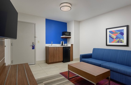 Tullahoma Hotel | Holiday Inn Express Hotel & Suites Tullahoma by IHG
