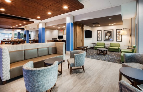 Canton Hotel | Holiday Inn Express Hotel & Suites Canton by IHG