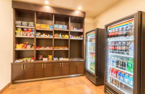 Manteca Hotel | Holiday Inn Express Hotel & Suites Manteca by IHG