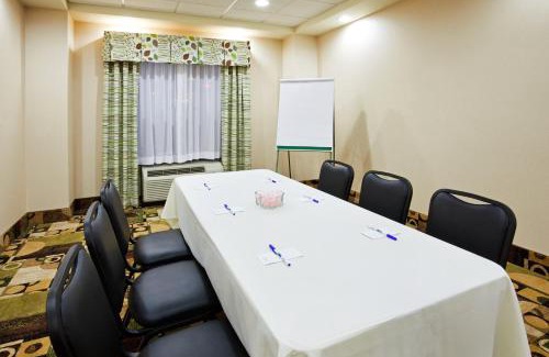 Newport Hotel | Holiday Inn Express Hotel & Suites Newport South by IHG