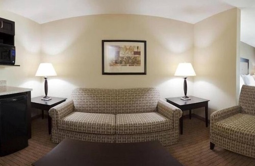Verona Hotel | Holiday Inn Express Hotel & Suites Madison-Verona by IHG