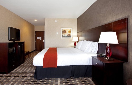 Amite Hotel | Holiday Inn Express Hotel & Suites AMITE by IHG