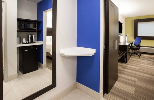 Hudson Hotel | Holiday Inn Express Hotel & Suites Boston-Marlboro by IHG