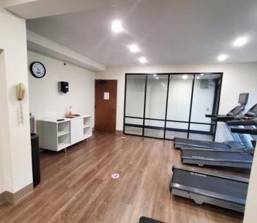 Irving Hotel | Holiday Inn Express Hotel & Suites Irving DFW Airport North by IHG