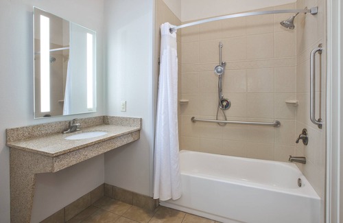 Niles Hotel | Holiday Inn Express Hotel & Suites Niles by IHG
