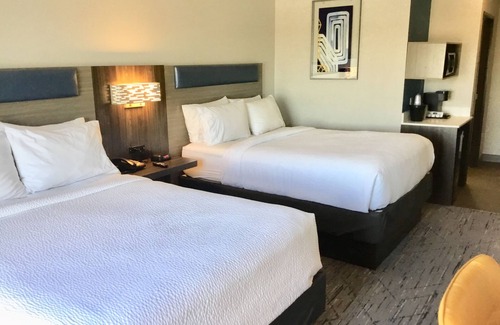 Pratt Hotel | Holiday Inn Express Hotel & Suites Pratt by IHG