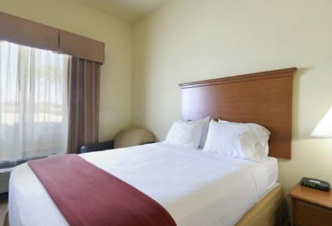 Zapata Hotel | Holiday Inn Express Hotel & Suites Zapata by IHG