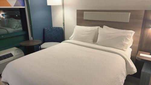 Drums Hotel | Holiday Inn Express Hotel & Suites Drums-Hazelton by IHG