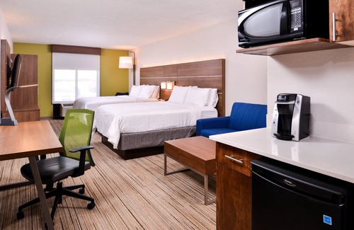 Bearss Plaza Hotel | Holiday Inn Express Hotel & Suites Tampa-Anderson Rd/Veteran by IHG