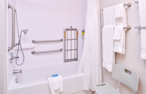 Bearss Plaza Hotel | Holiday Inn Express Hotel & Suites Tampa-Anderson Rd/Veteran by IHG