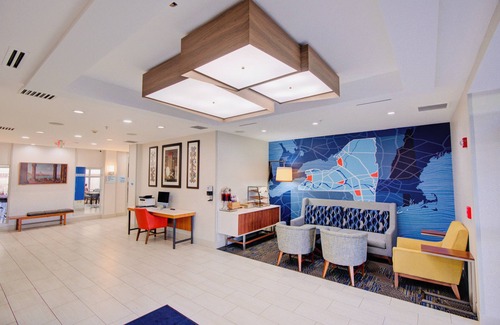 Chester Hotel | Holiday Inn Express Hotel & Suites Chester by IHG