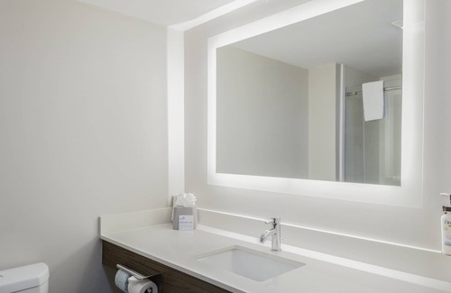 Florence Hotel | Holiday Inn Express Hotel & Suites FLORENCE NORTHEAST by IHG