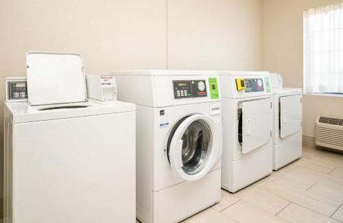 Hesperia Hotel | Holiday Inn Express Hotel & Suites Hesperia by IHG