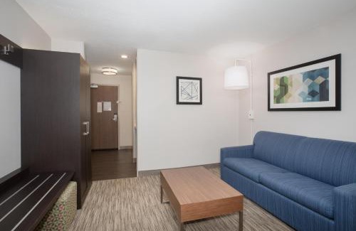 Longmont Hotel | Holiday Inn Express Hotel & Suites Longmont by IHG