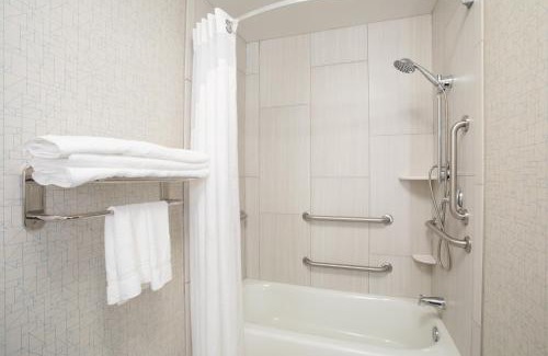 Longmont Hotel | Holiday Inn Express Hotel & Suites Longmont by IHG