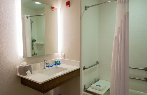 Muskogee Hotel | Holiday Inn Express Hotel & Suites Muskogee by IHG